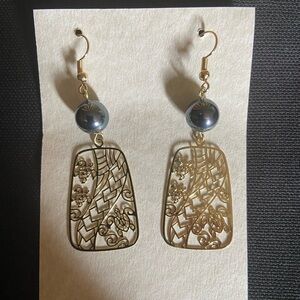 Turtle (Honu) Hamilton Gold With Pearl Shell Earrings (New)